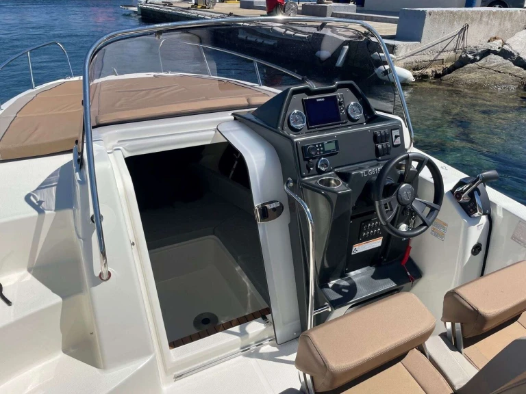 Location Bateau à moteur à Marina (Ville) - Quicksilver Activ 755 Sundeck