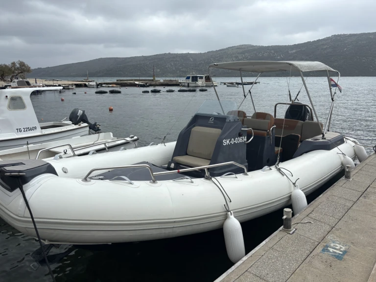Location bateau Trogir pas cher Medline 7.5