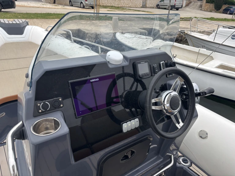 Location bateau Zodiac Medline 7.5 à Trogir sur Samboat
