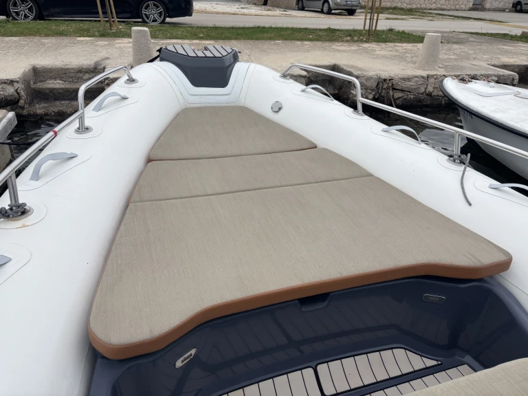 Louer Semi-rigide avec ou sans skipper Zodiac à Trogir