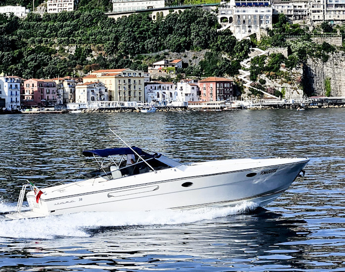 Louez un Itama Itama 38 à Sorrento