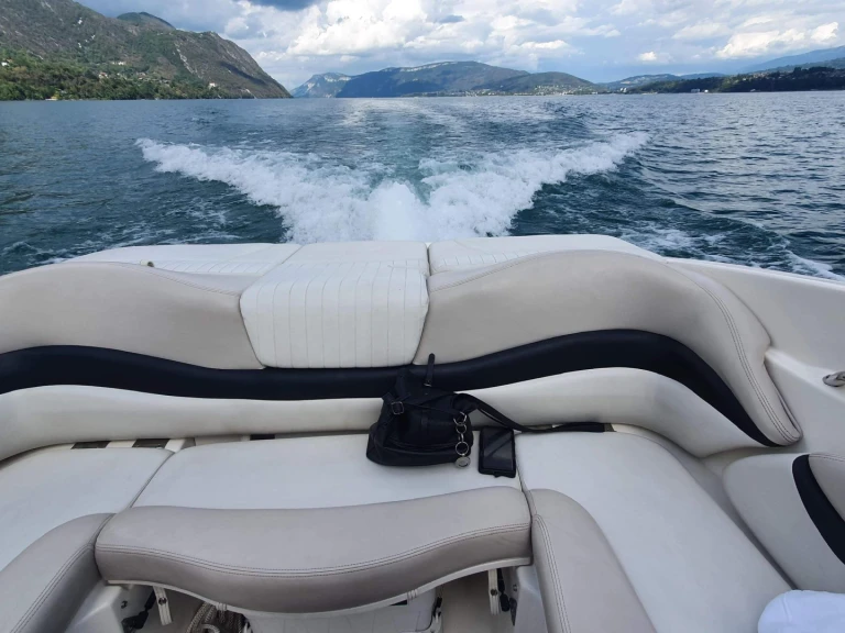 Location Bateau à moteur Glastron avec permis