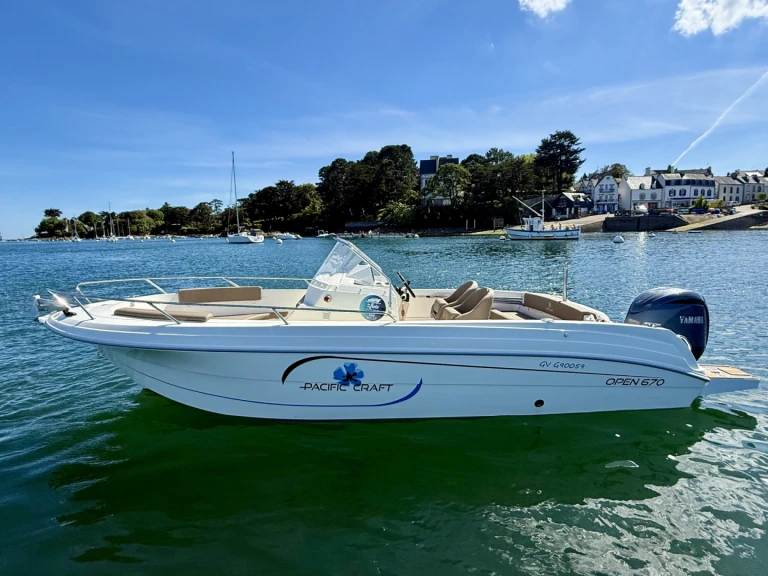 Louez un Pacific Craft Pacific Craft 670 Open à Combrit