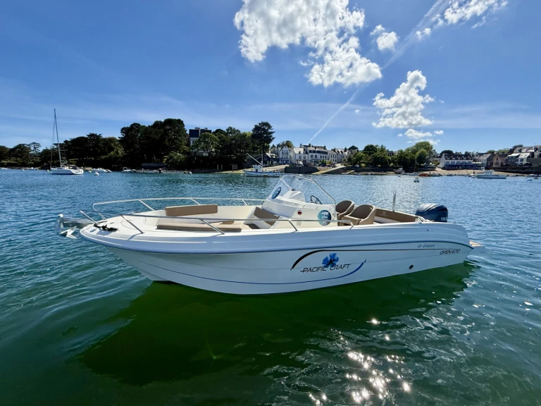 Location bateau Combrit pas cher Pacific Craft 670 Open