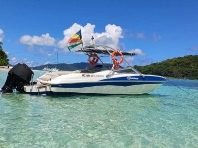 Motorboot mieten in Baie Sainte Anne zum besten Preis