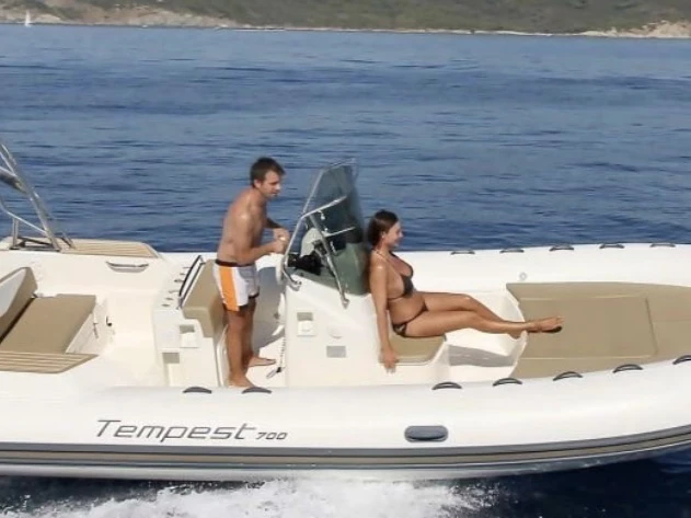 Location bateau France pas cher Tempest 700 Sun