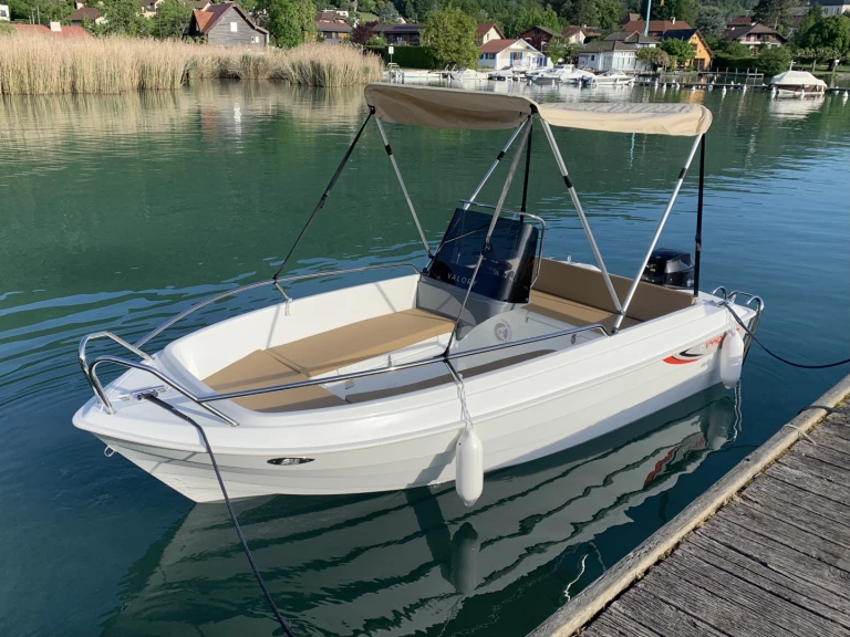 Louer Bateau à moteur avec ou sans skipper Valory à Annecy