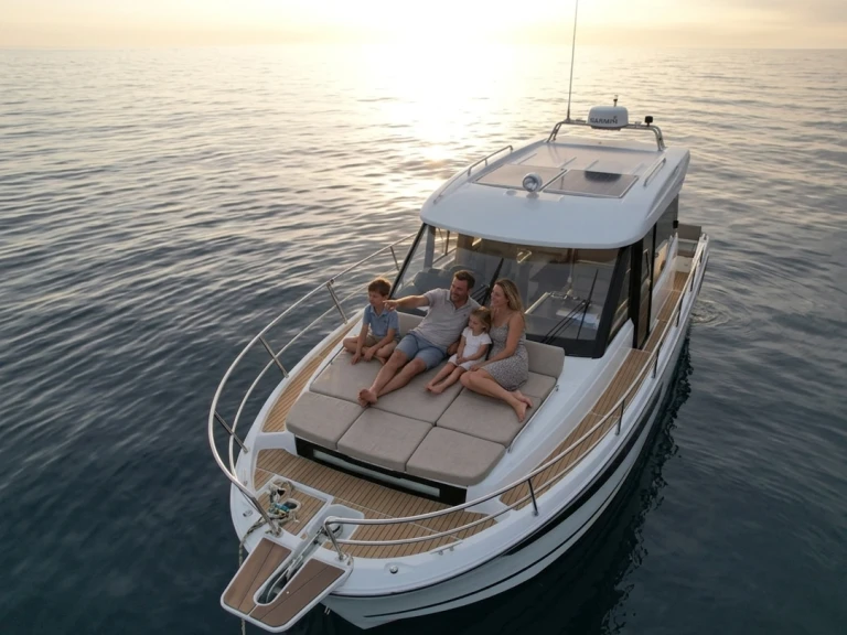Location Bateau à moteur Jeanneau avec permis