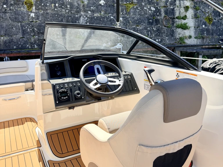 Location Bateau à moteur Bayliner avec permis