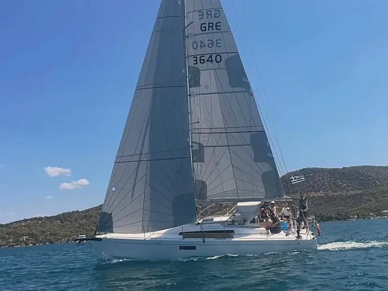 Location à Lávrio - Bénéteau First 36 sur SamBoat