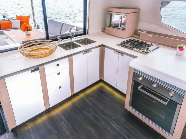 Louer Catamaran avec ou sans skipper Fountaine Pajot à Le Marin