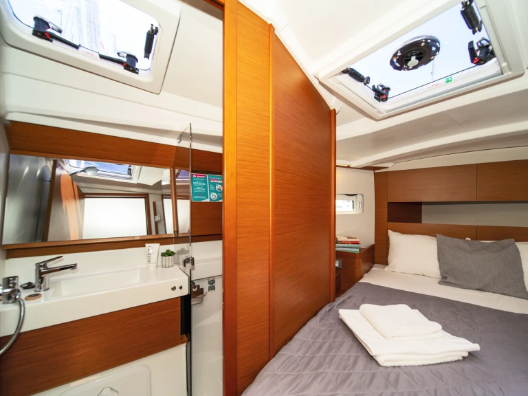 Location bateau Jeanneau Sun Odyssey 410 à Lefkáda sur Samboat