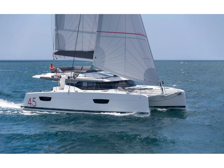 Louez un Fountaine Pajot Elba 45 S à Cogolin