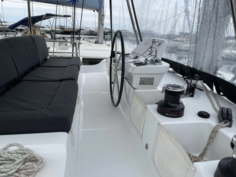 Location bateau Álimos pas cher Lagoon 50