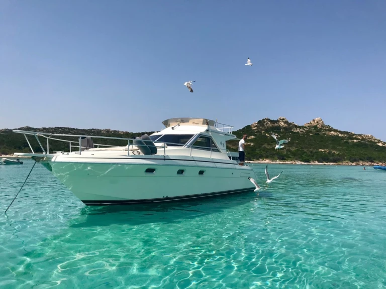 Louer Bateau à moteur avec ou sans skipper Mochi Craft à Porto Turistico Palau