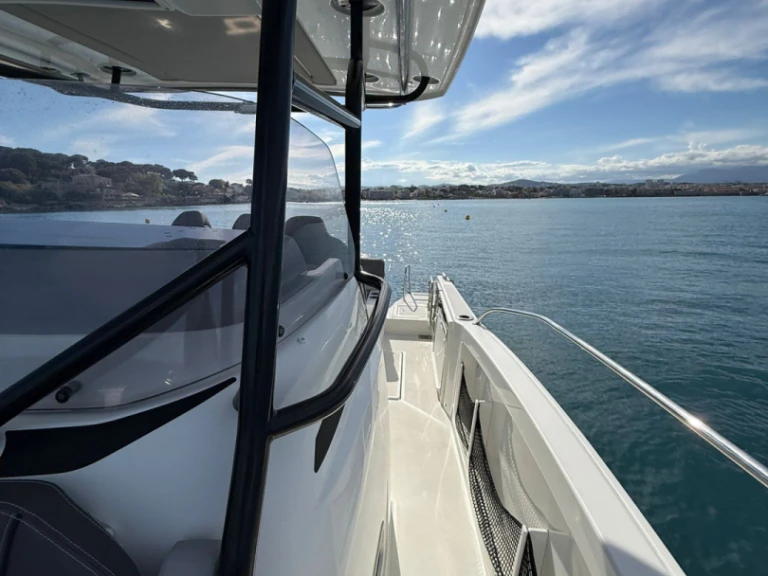 Location Bateau à moteur Jeanneau avec permis