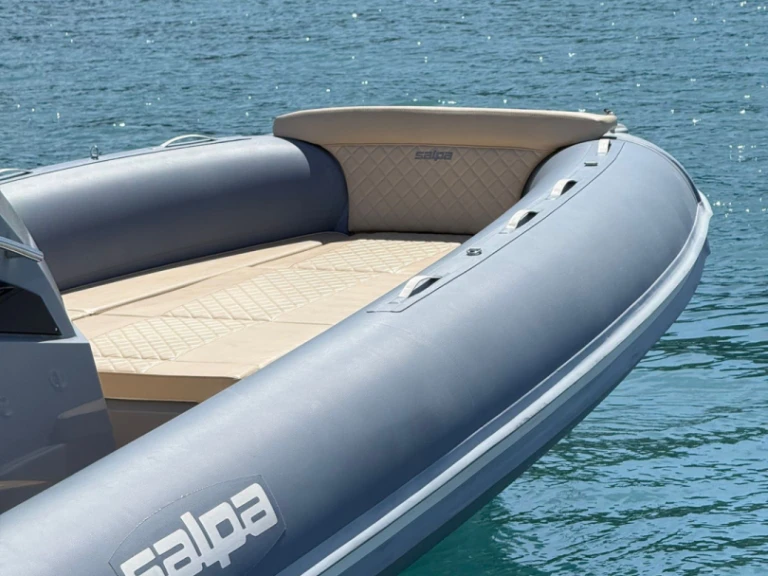 Louer Semi-rigide avec ou sans skipper Salpa à Antibes
