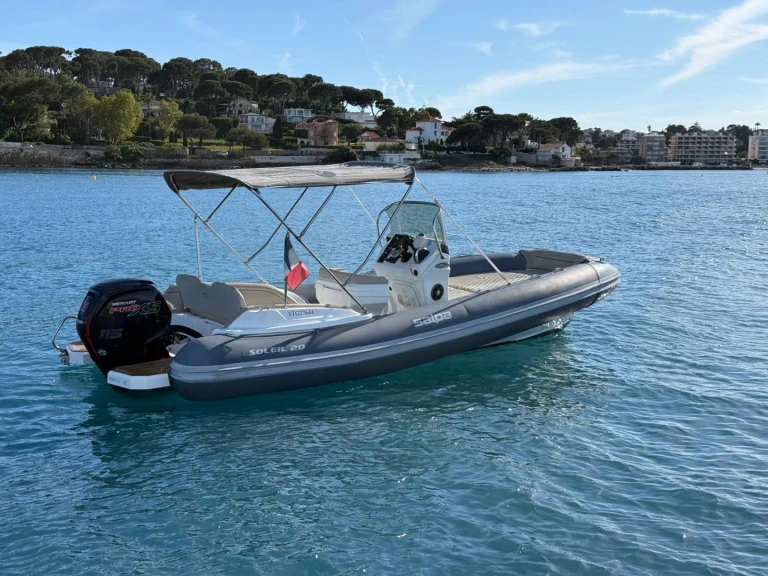 Louer Semi-rigide avec ou sans skipper Salpa à Antibes