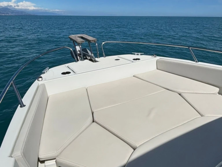Location bateau Antibes pas cher Flyer 7 SPACEdeck