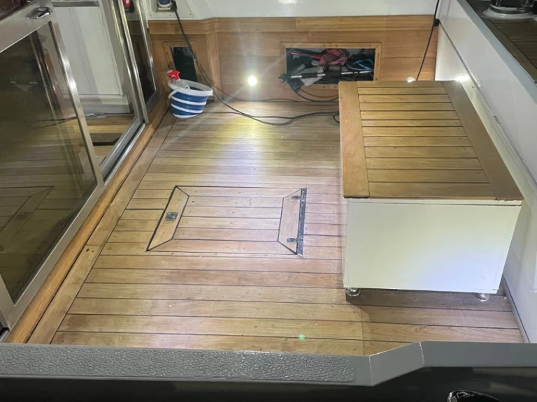 Location bateau Posillipo Martinica 42  à Angera sur Samboat