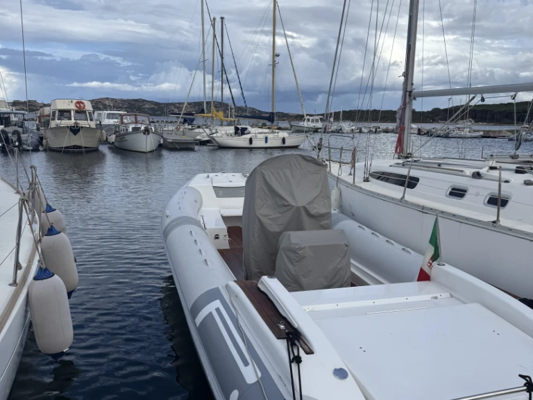 Location bateau Pirelli P880 sport à Porto Turistico Palau sur Samboat