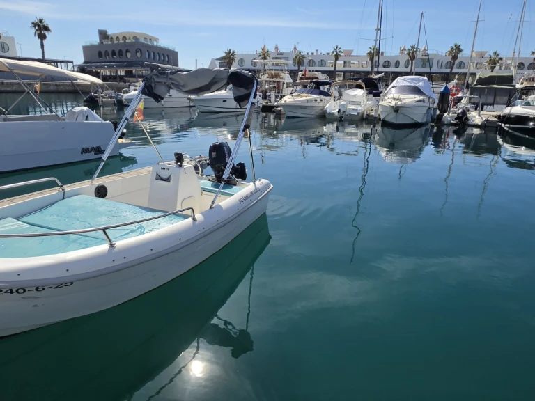 Louez un Stable 400 à Alicante