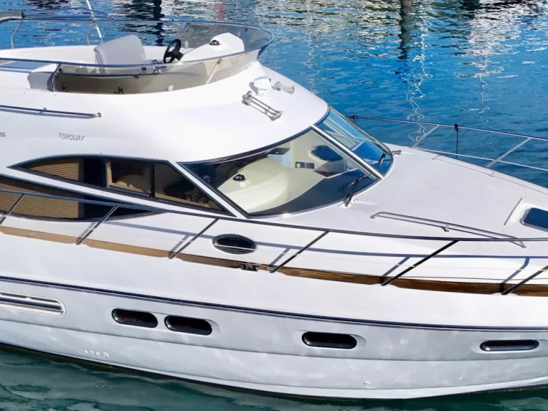 Louez un Sealine F425  à Antibes