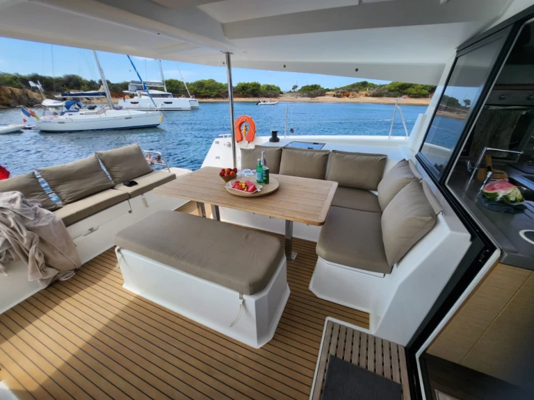 Location Catamaran à Porquerolles - Fountaine Pajot Astrea 42