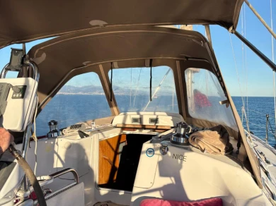 Rent a Hunter Hunter 38 Saint-Laurent-du-Var