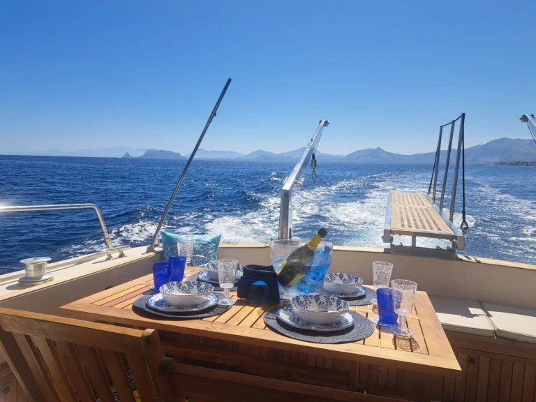 Louez un superitalia flybridge à Palerme