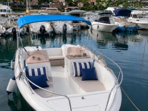 Location Bateau à moteur Arcoa avec permis