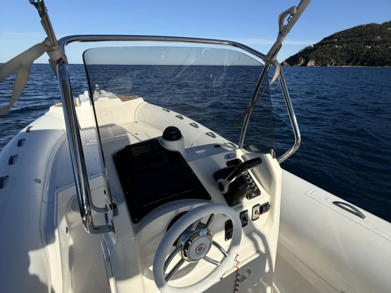 Location à Cannes - Capelli Capelli 700 Sun sur SamBoat