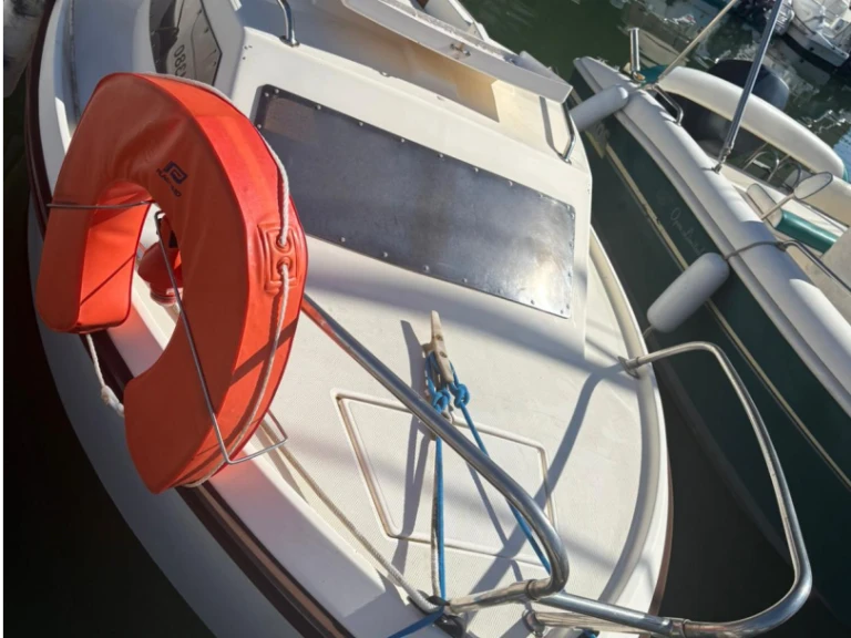 Location Bateau à moteur Jeanneau avec permis