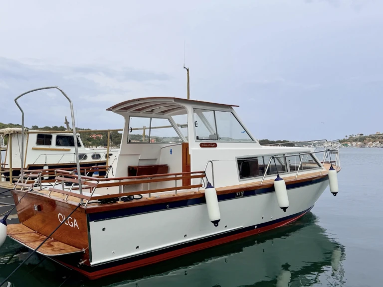 Bateau à moteur à louer à Port Mahon au meilleur prix