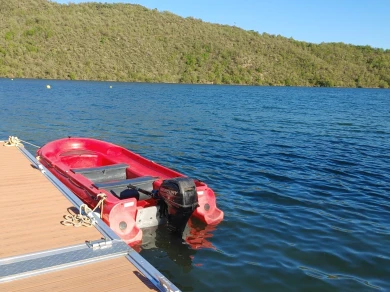 Yacht hire la Baronia de Rialb cheap funyak secu 13