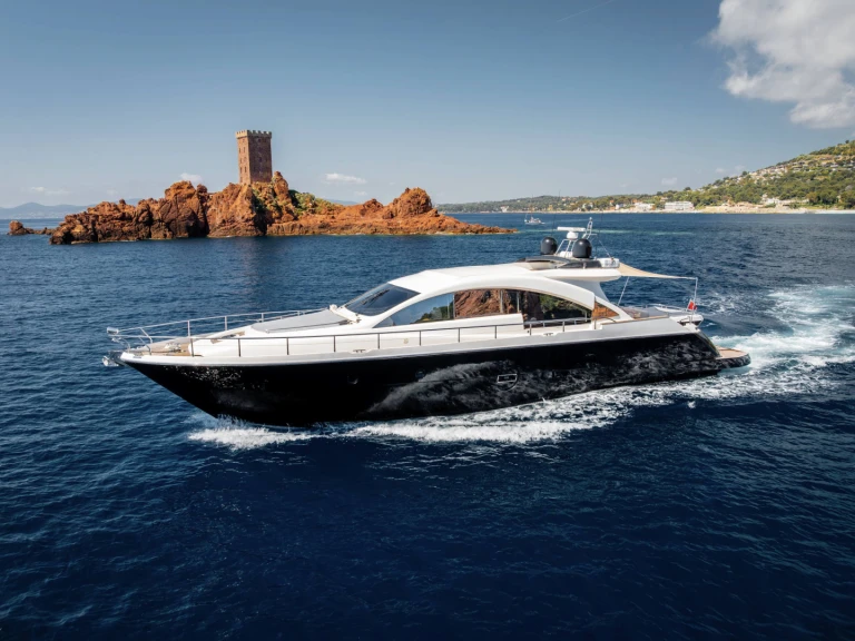 Aicon 72 SL a louer à Saint-Tropez