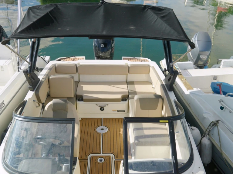 Location Bateau à moteur à Aix-les-Bains - Bayliner BAYLINER VR4