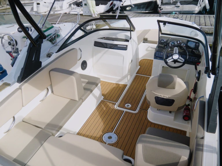 Location bateau Bayliner BAYLINER VR4 à Aix-les-Bains sur Samboat