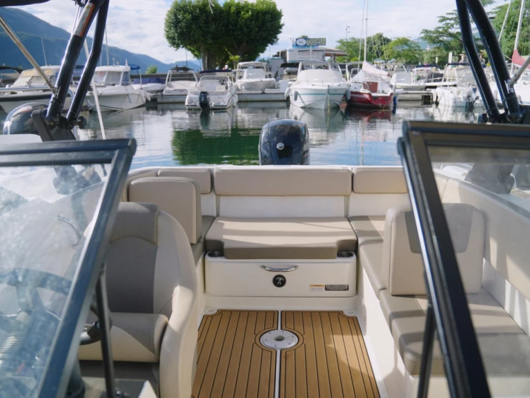 Louer Bateau à moteur avec ou sans skipper Bayliner à Aix-les-Bains