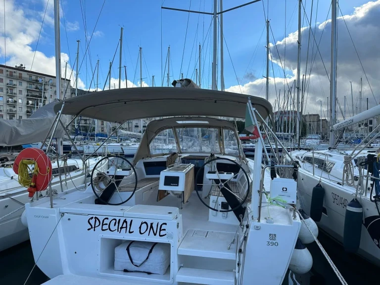 Louez un Dufour Dufour 390 GL à Cagliari