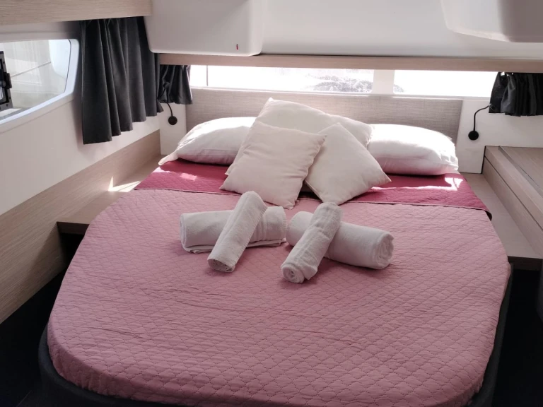 Louez un Fountaine Pajot Isla 40 à Cagliari