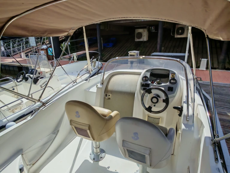 Bateau à moteur à louer à Nantes au meilleur prix