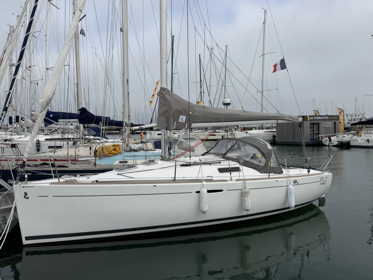 FIRST 25.7 Q.R FIRST 25.7 Q.R a louer à Port-Haliguen