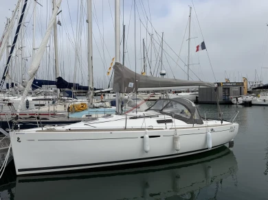FIRST 25.7 Q.R FIRST 25.7 Q.R charter bareboat or captained in  Port-Haliguen