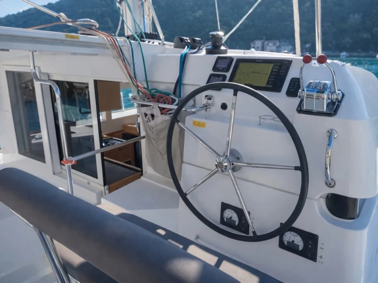 Catamaran à louer à Antibes au meilleur prix