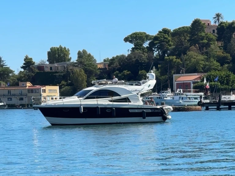 Location bateau Forio pas cher Rodman 38 Fly