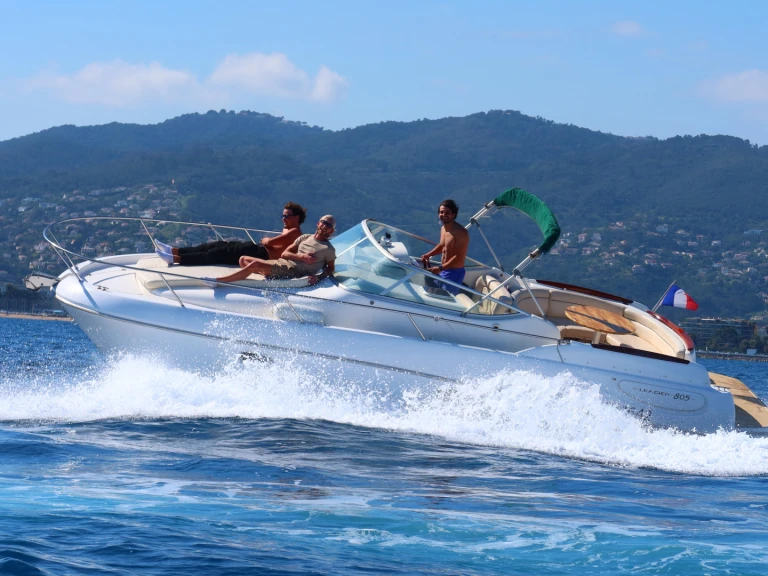 Louer Bateau à moteur avec ou sans skipper Jeanneau à Mandelieu-la-Napoule