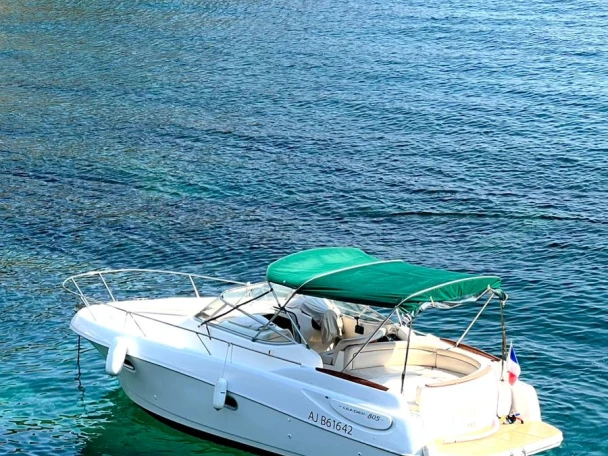 Location Bateau à moteur Jeanneau avec permis