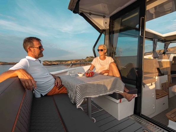 Bateau à moteur à louer à Glyfáda au meilleur prix