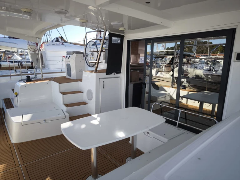 Catamaran à louer à Sibenik au meilleur prix